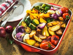Бриам – класическо гръцко ястие със запечени зеленчуци – домати, картофи, патладжан и тиквички на фурна - снимка на рецептата